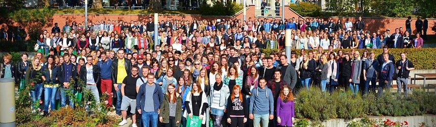 Bild: Die Neuen auf dem Campus