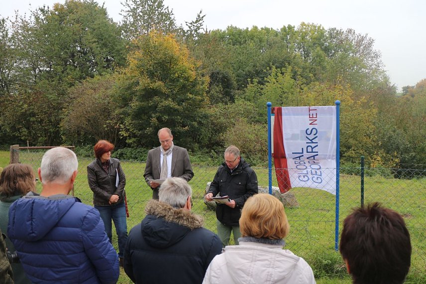 Bild: Ortsteilb&uuml;rgermeisterin Monika W&uuml;stemann, Landrat Matthias Jendricke und Dr. Klaus George vom Geopark Harz