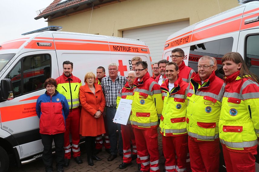 Bild: Neue Wagen und ein neues Zertifikat f&uuml;r die DRK Retter
