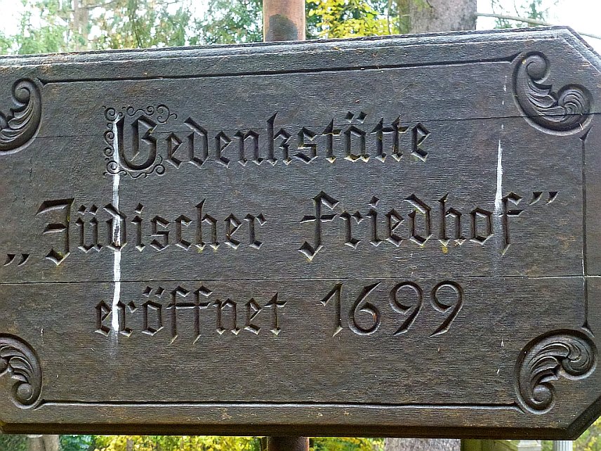 Bild: Rundgang auf J&uuml;dischem Friedhof
