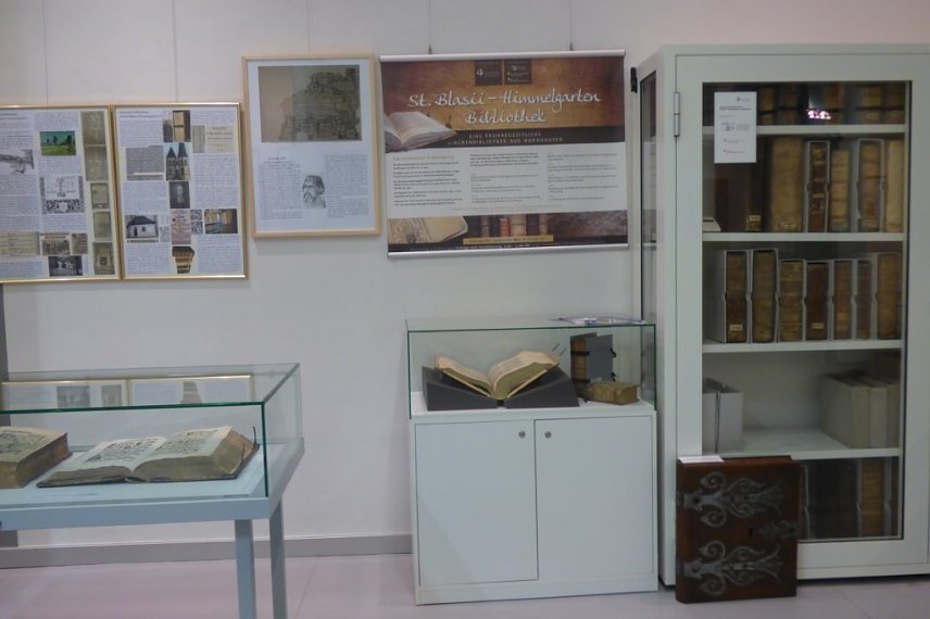 Bild: Die Himmelgartenbibliothek in der Flohburg
