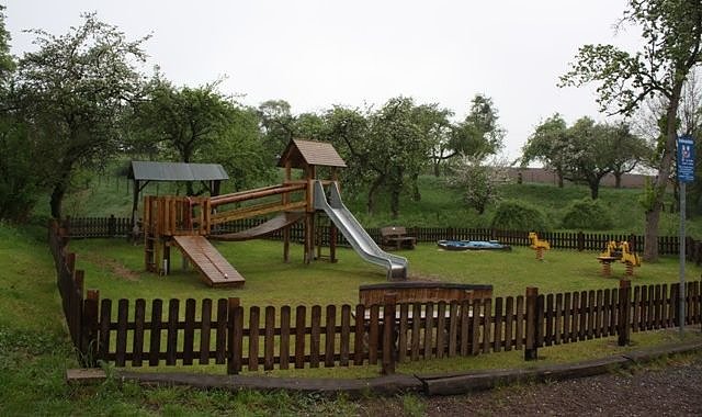 Bild: Abenteuer auf dem Spielplatz