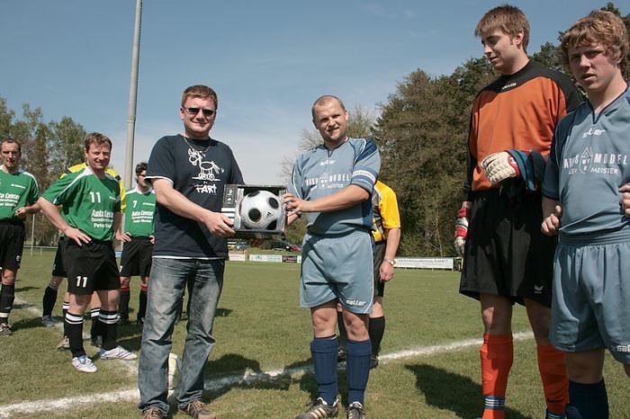 Bild: Ball &uuml;bergeben