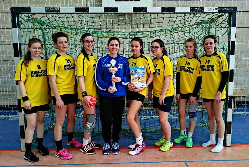 Bild: Humboldts Handballdamen haben beim Landesfinale den zweiten Platz gemacht