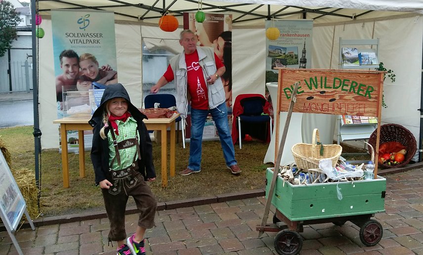 Bild: Auslosung des Therme-Gewinnspiels zum Frankenhisser Bauernmarkt