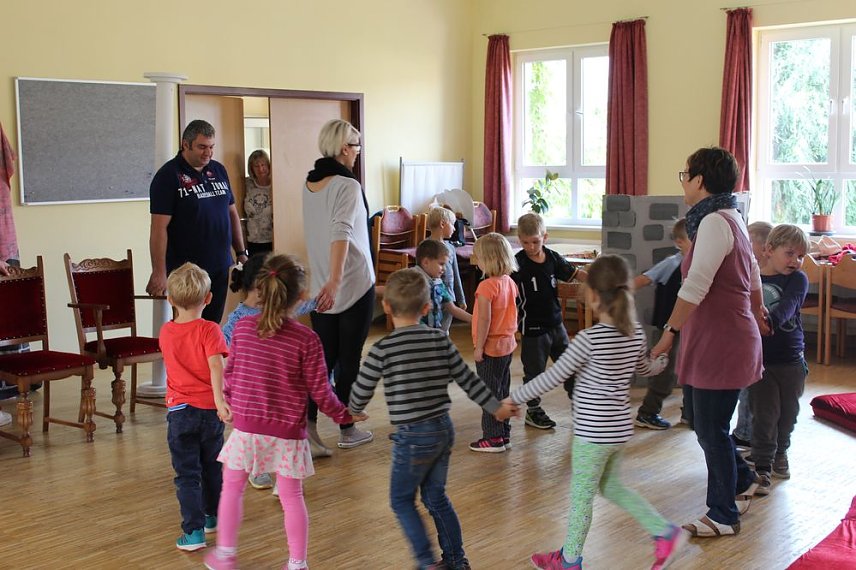 Bild: Vorlesen, Tanz und Theater