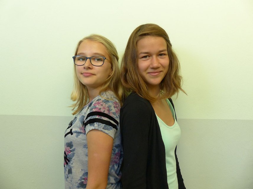 Bild: v.r.: Schulsprecherin Lena Schulze und ihre Stellvertreterin Lena Gerbothe