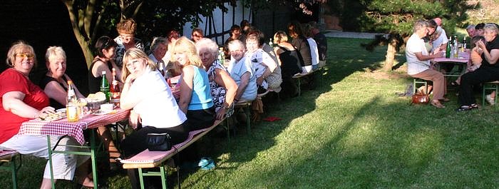 Bild: Party im Garten