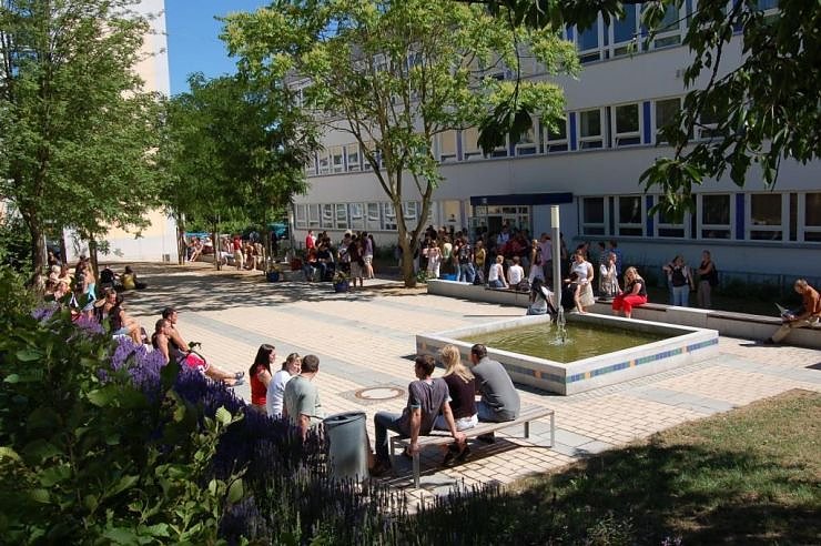 Bild: Auf dem Campus