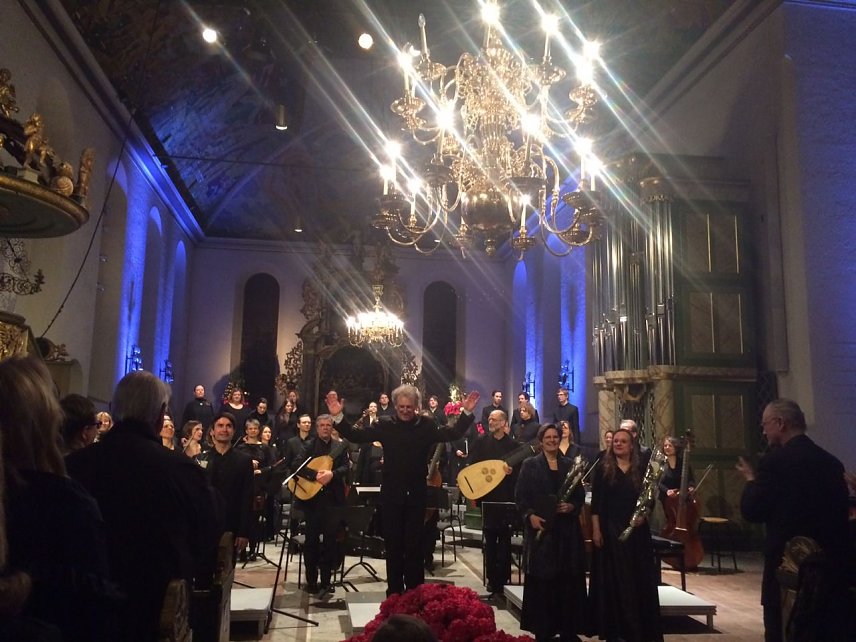 Bild: Das Barockensemble Merseburger Hofmusik und das Collegium Vocale Leipzig unter der Leitung von Gewandhausorganist Michael Sch&ouml;nheit, hier bei einem Auftritt in Oslo, gastieren am 19. August in der M&uuml;hlh&auml;user Marienkirche