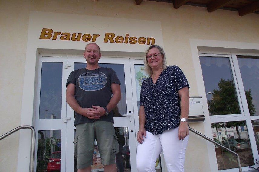 Bild: Verstehen sich gut: Thomas Erbsmehl und Katrin Brauer, die heute mit ihrem Mann das Reiseunternehmen f&uuml;hrt.