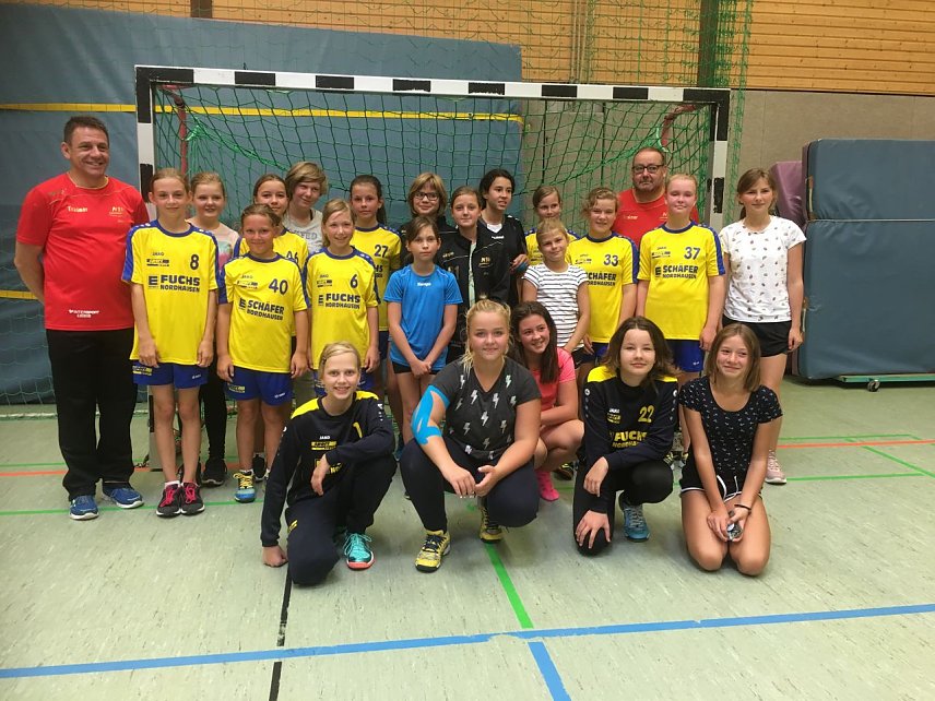 Bild: Einstand f&uuml;r die "Handballhexen"