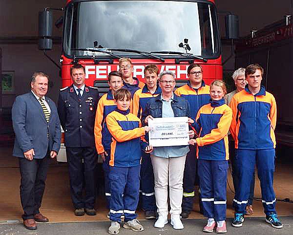 Bild: Spendenmittel f&uuml;r die Feuerwehr Ebeleben