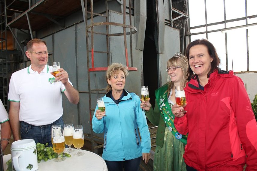 Bild: Start der Hopfenernte in Gro&szlig;enehrich