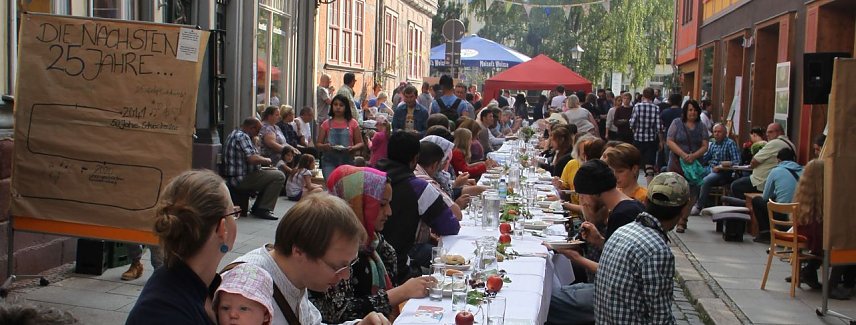 Bild: Essen der Kulturen 2016 - auch in diesem Jahr will man wieder gemeinsam feiern, Anlass ist dieses Jahr der 20. Geburtstag des Weltladens