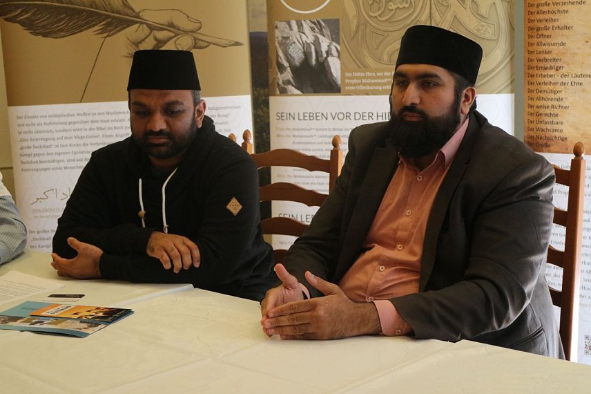 Bild: v.l.: Suleman Malik und Iftekhar Ahmed vertreten die Ahmadiyya Gemeinde in Th&uuml;ringen und Sachsen