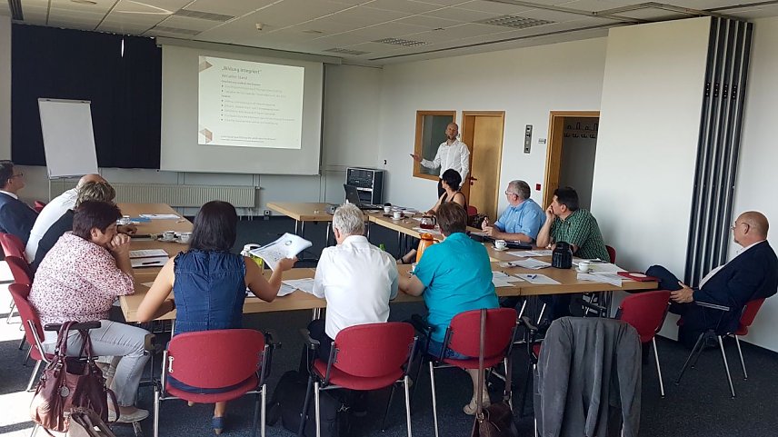 Bild: &Uuml;ber den Digitalisierungsprozess in der Bildung diskutierten jetzt wichtige kommunale Bildungsakteure beim j&auml;hrlichen Treffen der Lenkungsgruppe im Projekt Bildung integriert Nordhausen