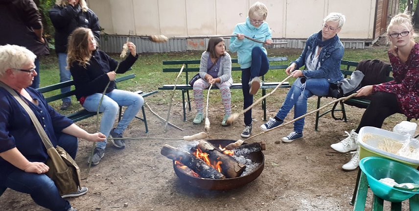 Bild: Fr&ouml;hliche Stimmung beim Sommerfest...