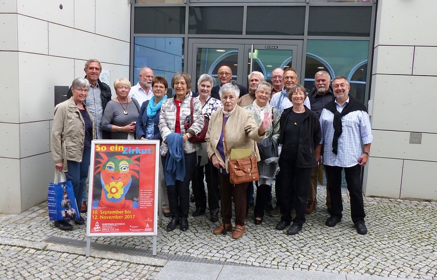 Bild: Nach 50 Jahren wieder zusammen - die Abiturienten der alten "Penne"