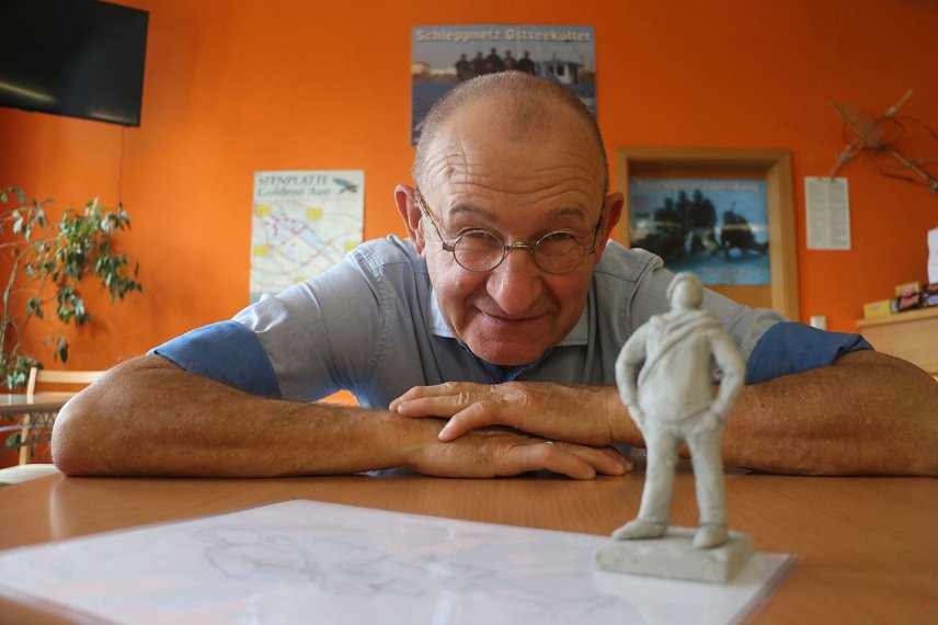 Bild: K&uuml;nstler Arno Mester konnte f&uuml;r die Aktion "KiS - Kunst im See" gewonnen werden