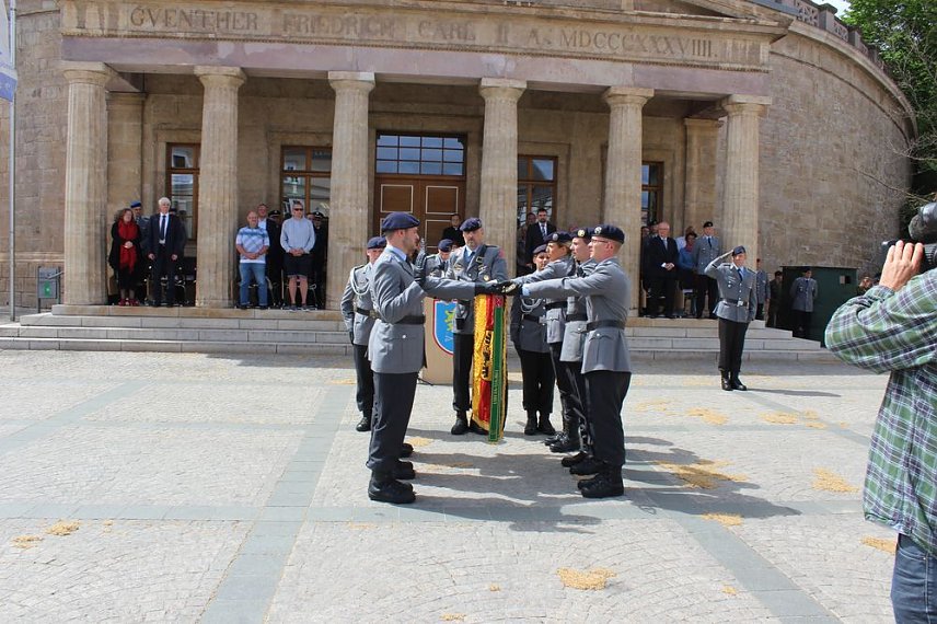 Bild: Vereidigung auf dem Marktplatz