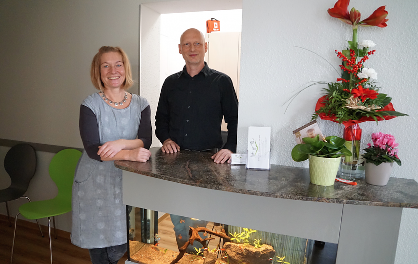 Bild: Elke Zwirnmann und Volker R&ouml;sner haben am 3. November ihre Physiotherapiepraxis er&ouml;ffnet