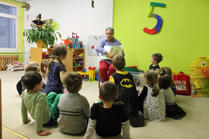 Bild: Beim Lesen gelauscht