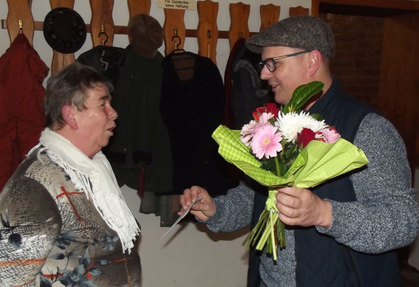 Bild: Basteln und Gratulation zur Ehrung mit der Th&uuml;ringer Rose 2017