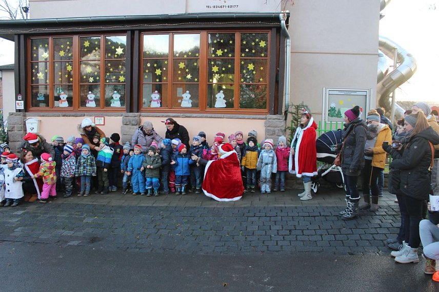 Bild: Weihnachtsmarkt an der Kindervilla