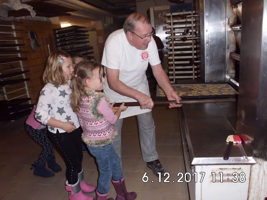 Bild: In der Weihnachtsb&auml;ckerei der Familie Kropf