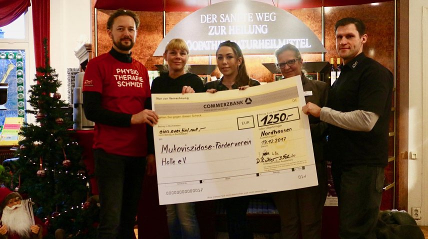 Bild: v.l.: Dominique Richter, Britta Schmidt, Anna-Maria Kanngie&szlig;er, Katharina Mucke und Jens Nahrstedt