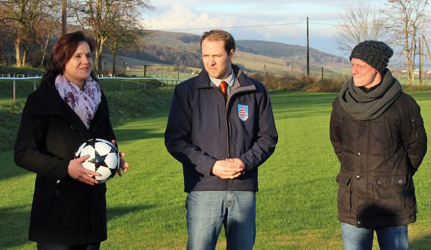 Bild: Sportplatz Oldisleben &uuml;bergeben