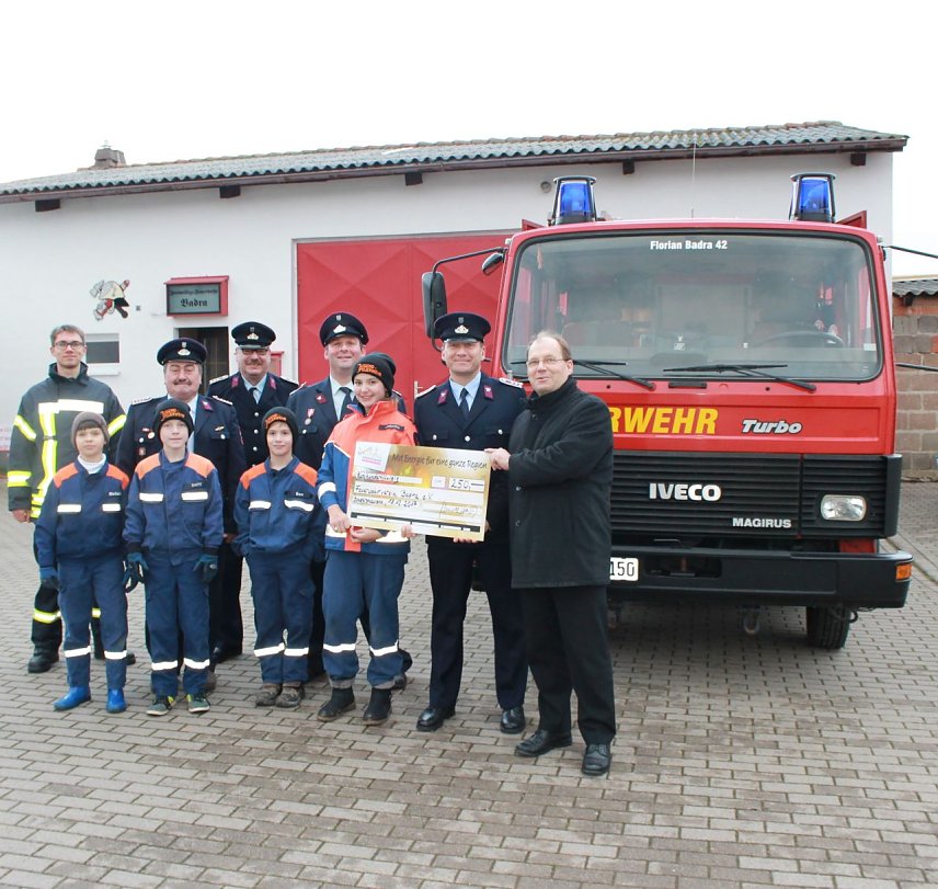 Bild: Spende f&uuml;r Feuerwehrverein Badra