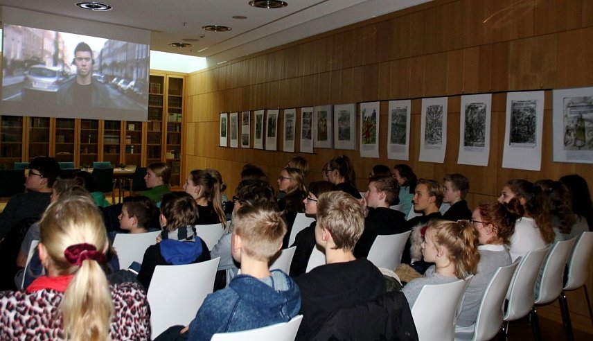 Bild: Zum Kurzfilmtag im Lesesaal der Stadtbibliothek
