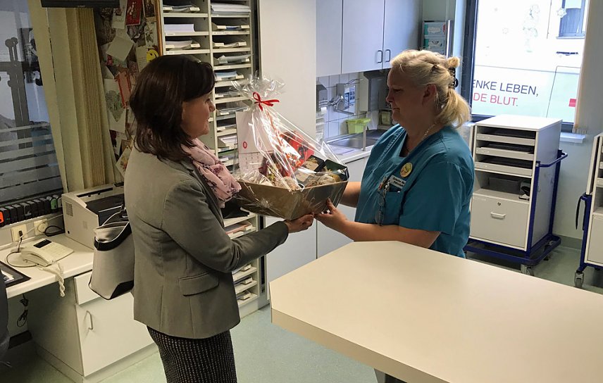 Bild: Weihnachtsbesuche in den DRK-Krankenh&auml;usern