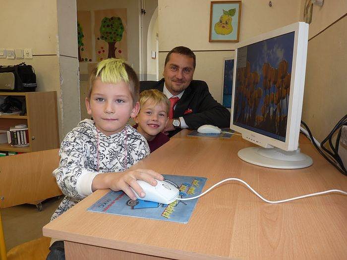 Bild: PC-&Uuml;bergabe an Grundschule Heldrungen