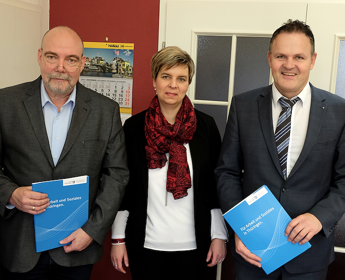 Bild: Hans-Georg M&uuml;ller und Katja K&uuml;hn, GFAW mbH Regionalstelle Nordth&uuml;ringen, sowie Prof. Dr. J&ouml;rg Wagner, Hochschule Nordhausen (v.l.)