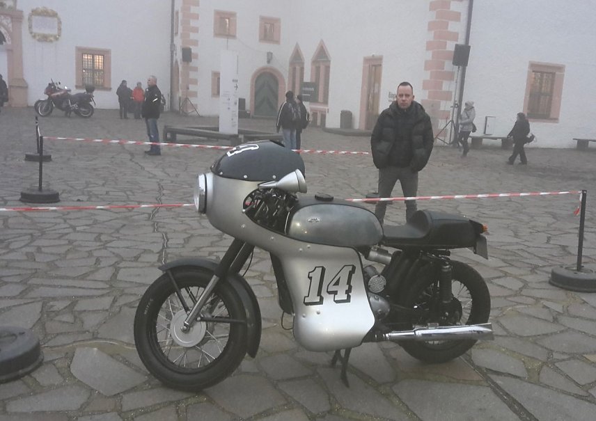 Bild: Motorradfahrertreffen in Heringen