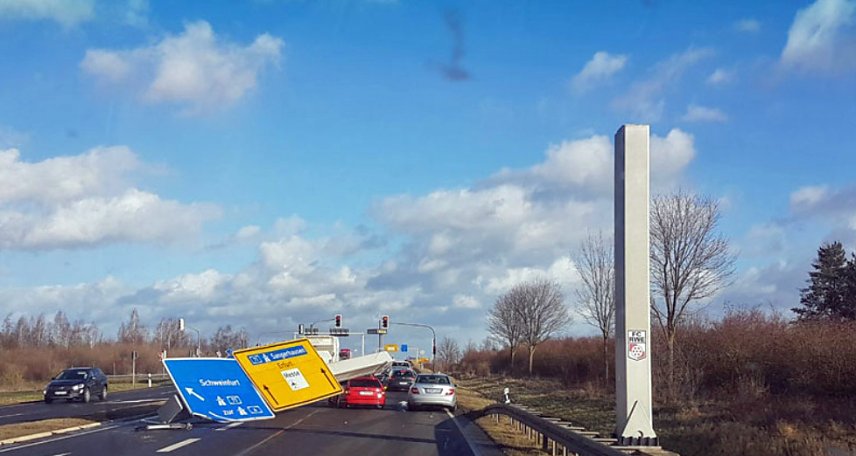Bild: Sch&auml;den auch auf Autobahnen