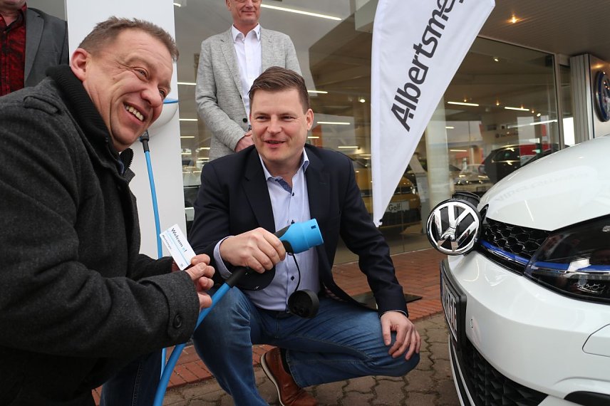 Bild: Uwe Richter und Sascha Albertsmeyer: die Fahrzeuge werden schneller da sein als die Infrastruktur