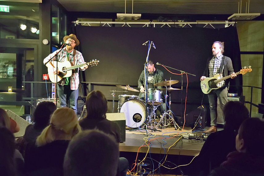 Bild: Unterhaltsamer Konzert-Abend mit spielfreudigen und gut aufgelegten Musikern