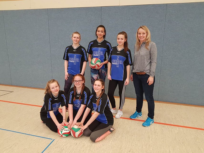 Bild: Platz zwei erreichten die Volleyballerinnen des Herder Gymnasiums