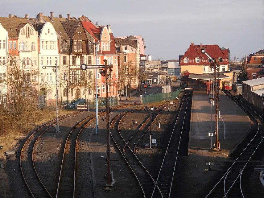 Bild: HSB Bahnhof im Sonnenlicht