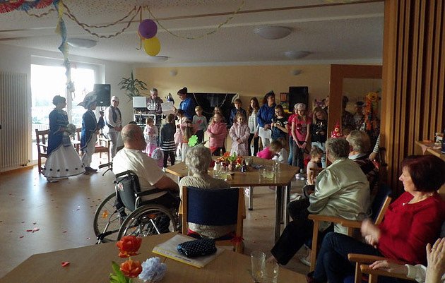 Bild: Faschingsfeier im Betreuten Wohnen