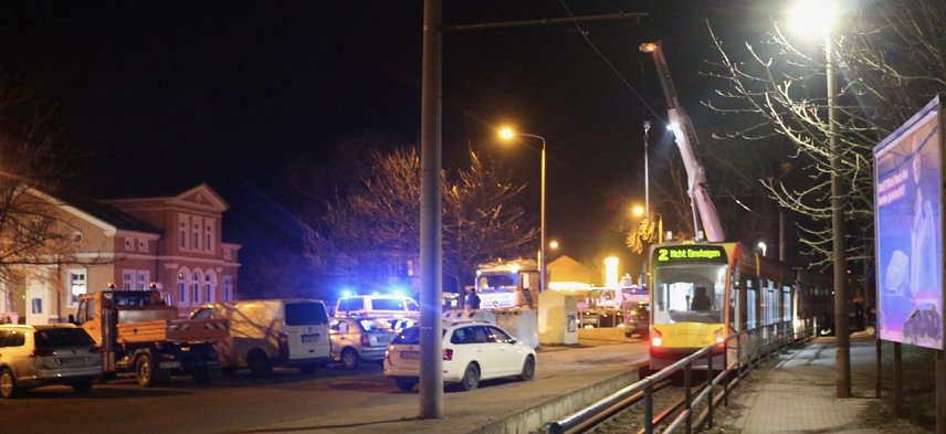 Bild: Entgleiste Stra&szlig;enbahn vor der Rothleimm&uuml;hle