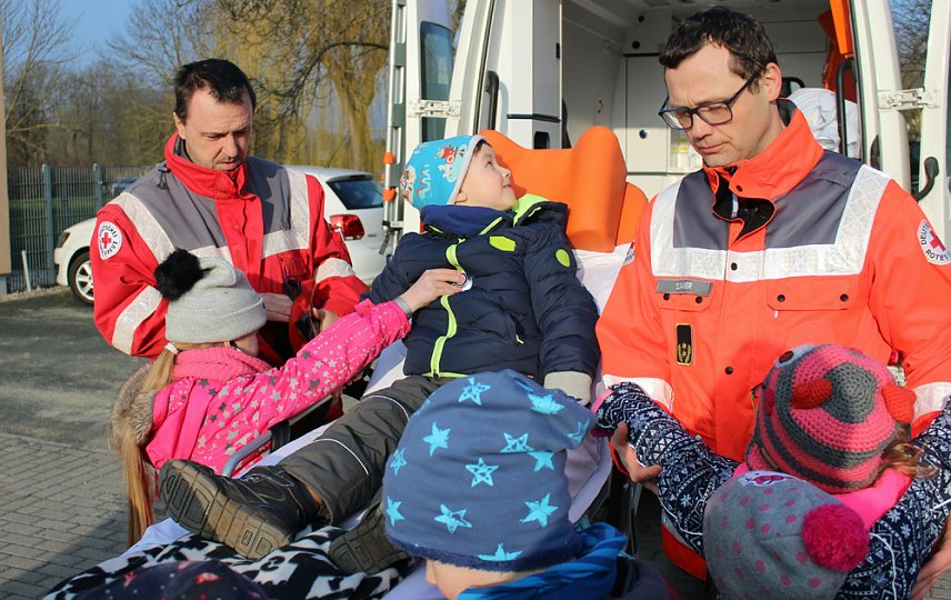 Bild: Erste Hilfe &Uuml;bung f&uuml;r Kindergartenkinder