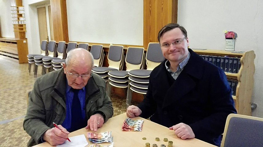 Bild: Spenden&uuml;bergabe Glockenprojekt