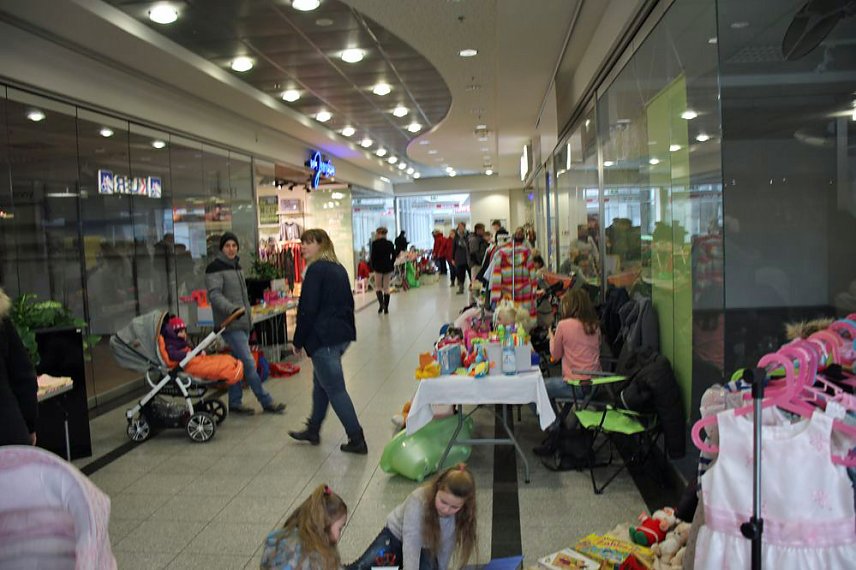 Bild: Kindertr&ouml;delmarkt in der Galerie