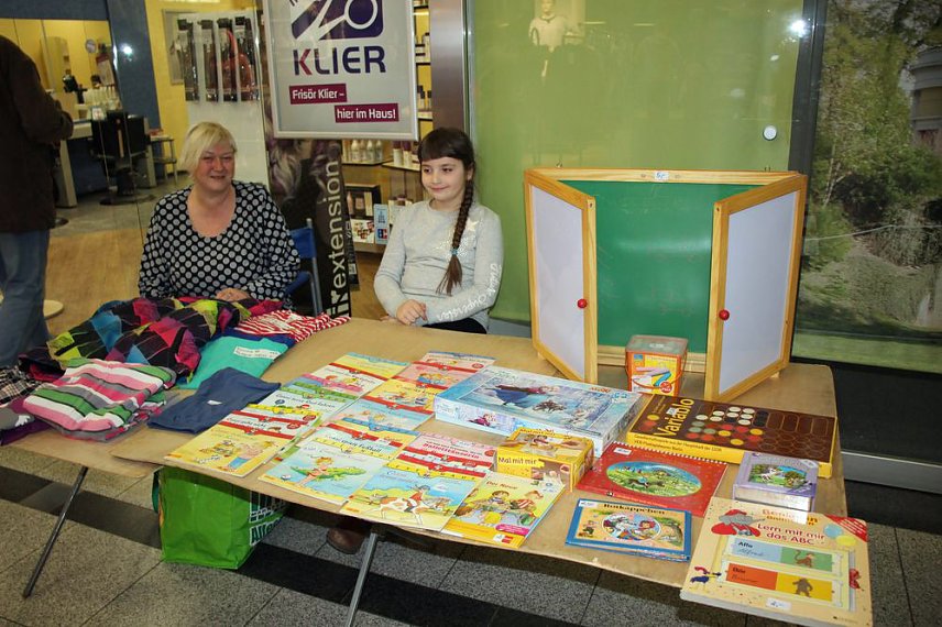 Bild: Kindertr&ouml;delmarkt in der Galerie