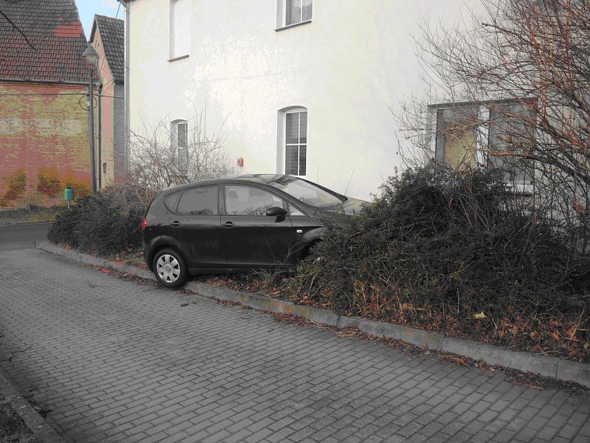 Bild: Fahrt endet an einer Hauswand